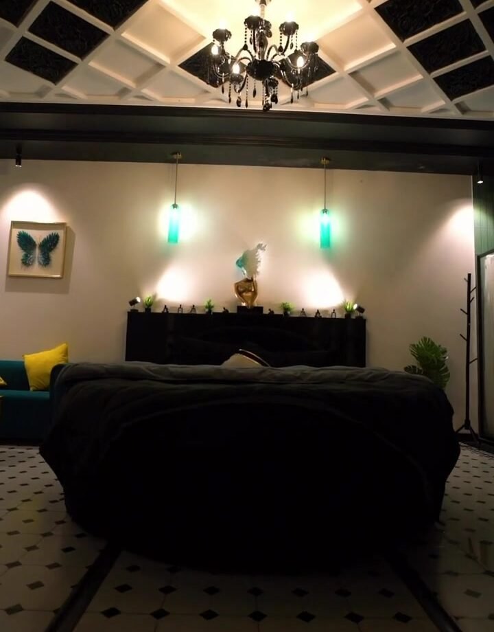 Amora — room video preview